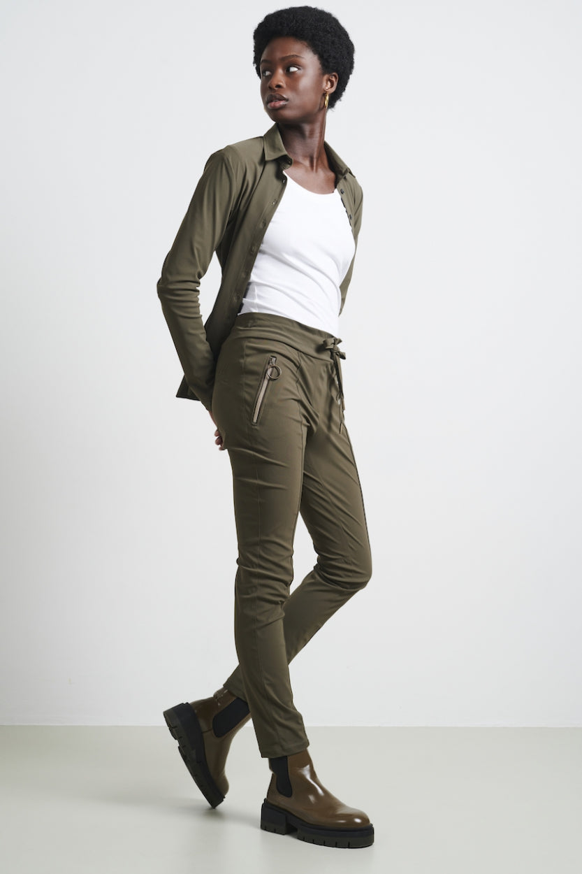Black shirt and army green pants sales
