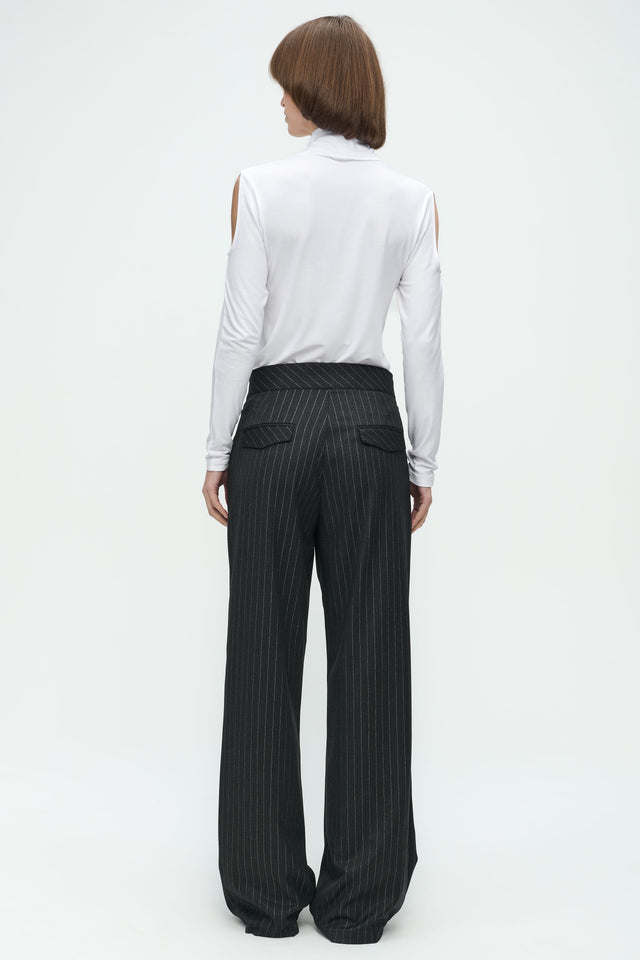Top P TS01 | White